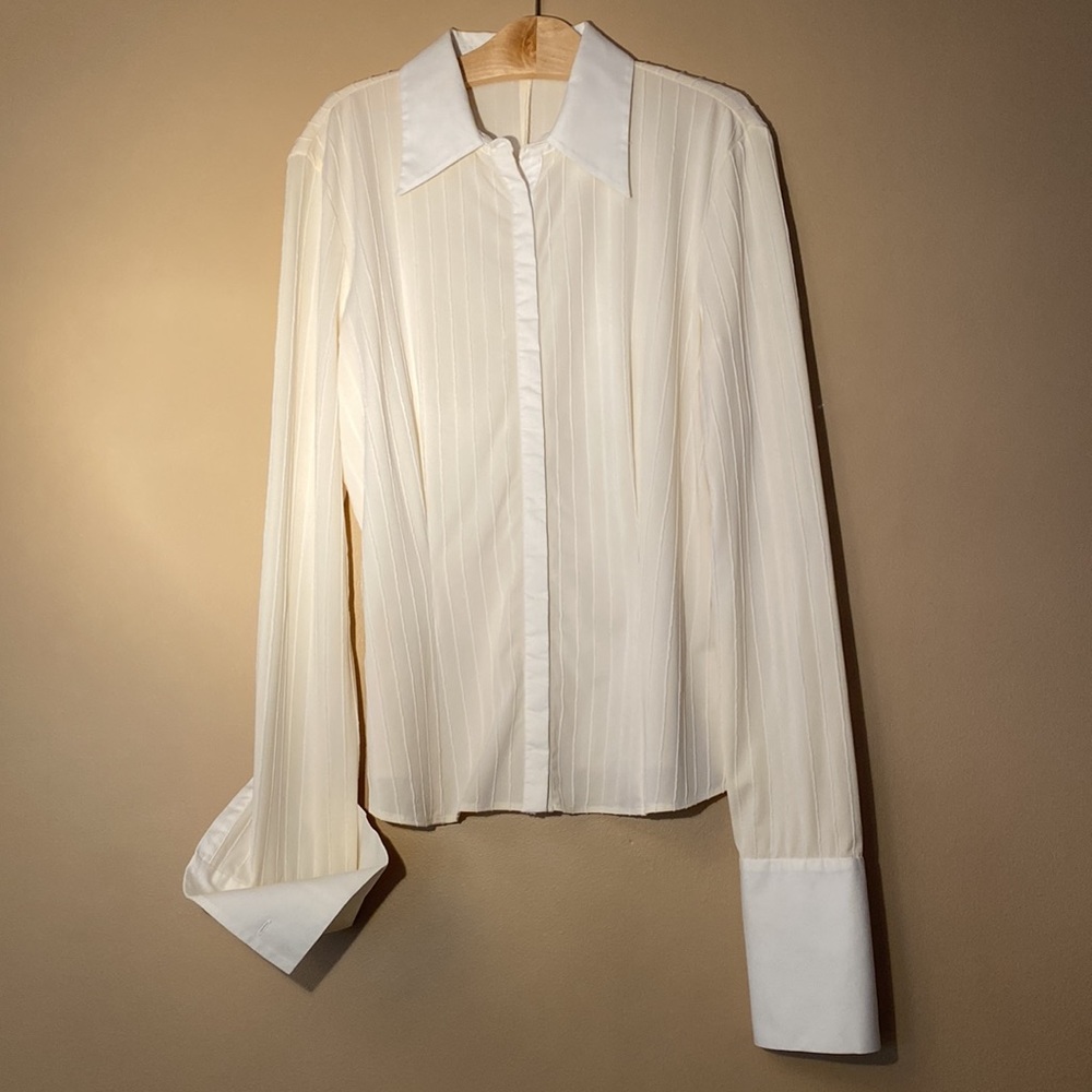 TAHARI BUTTON DOWN BLOUSE